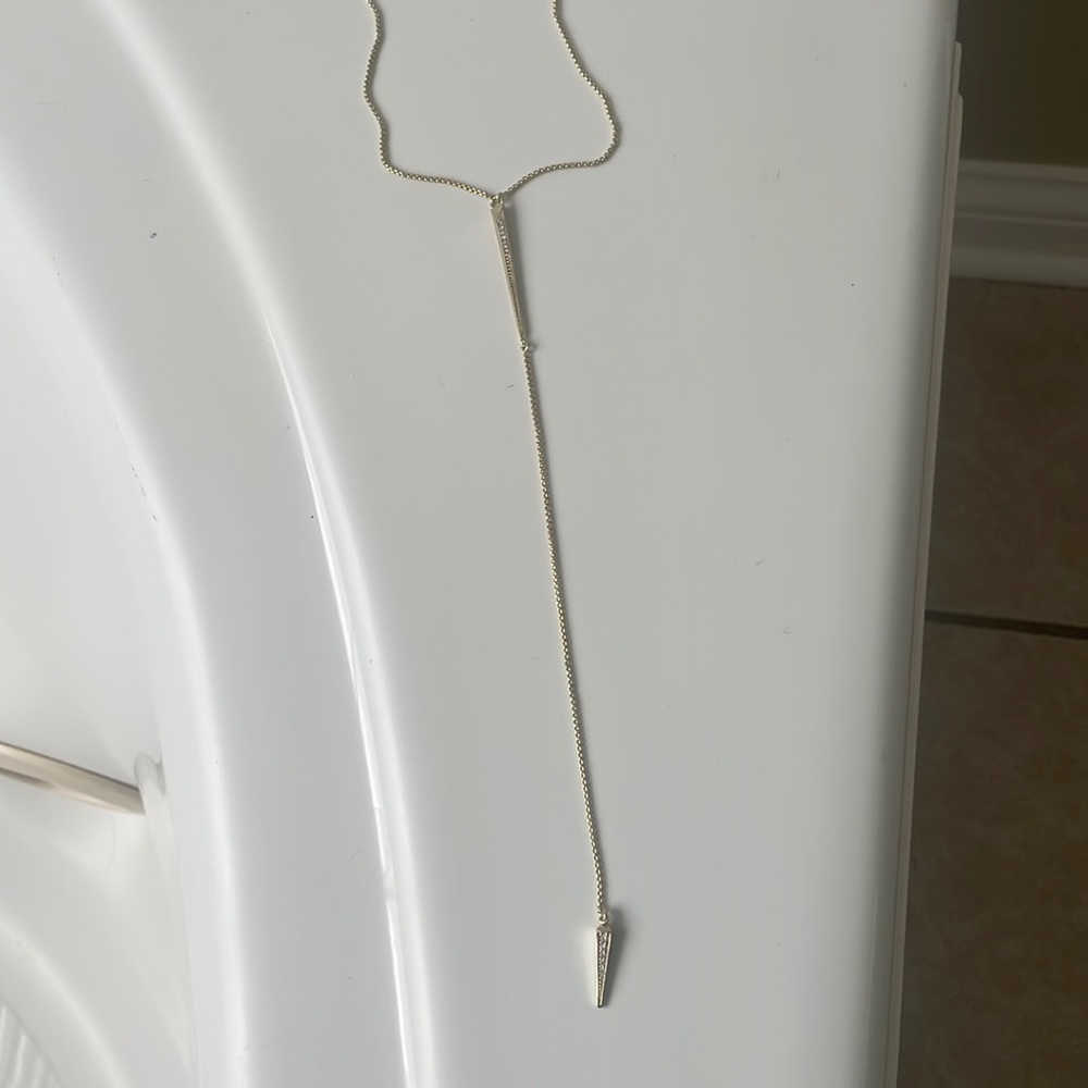 Never worn Kendra Scott Vivian Lariat Necklace